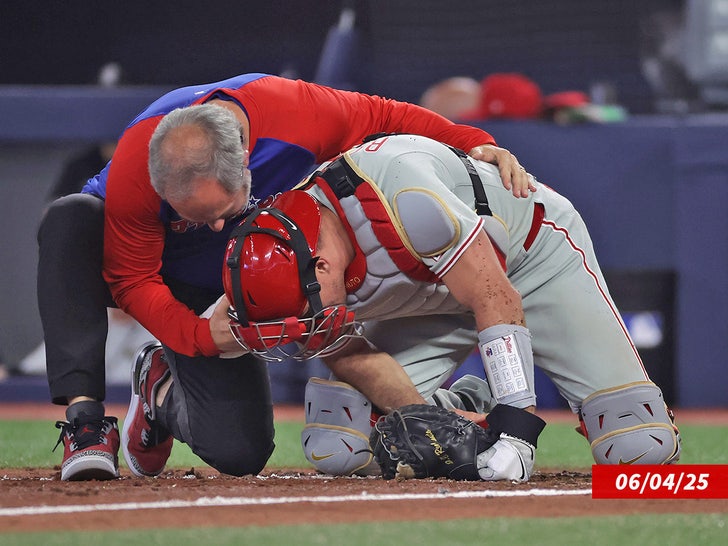 jt realmuto injury sub getty swipe