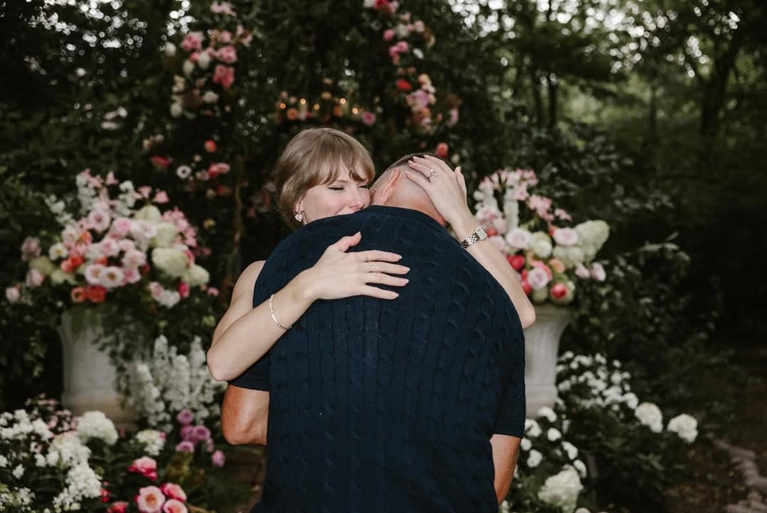 Taylor Swift Travis Kelce Engagement1