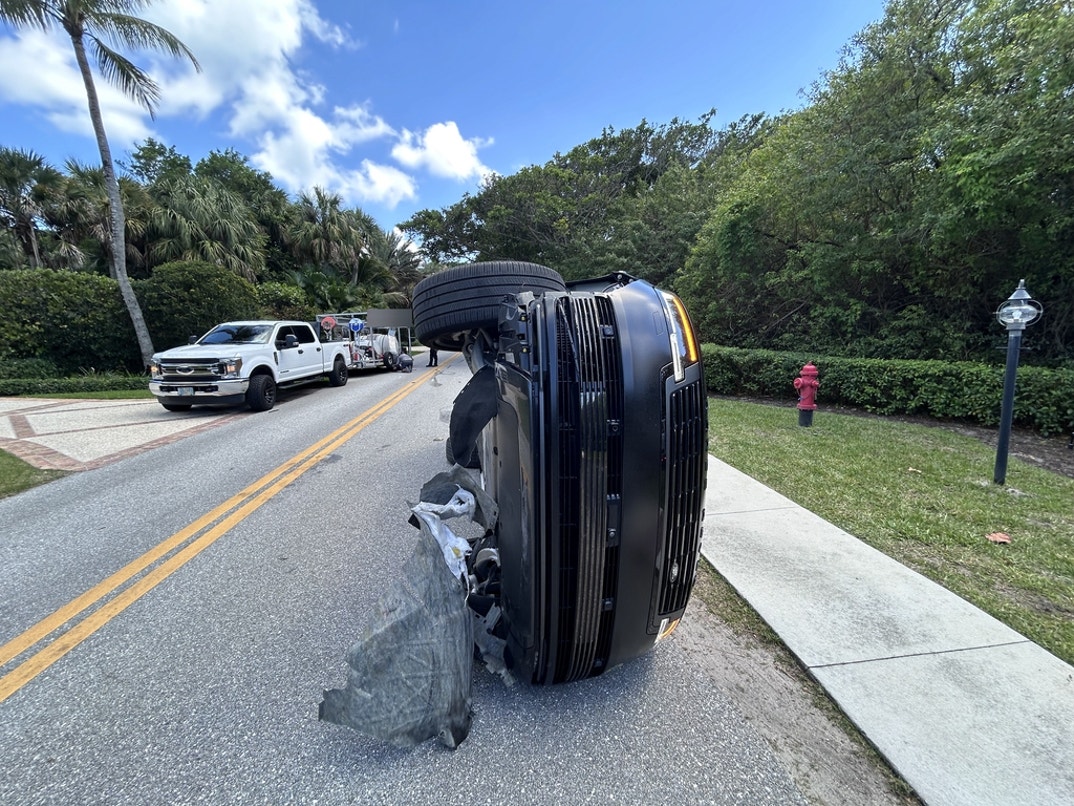 Tiger Woods DUI Crash Scene Pics 0