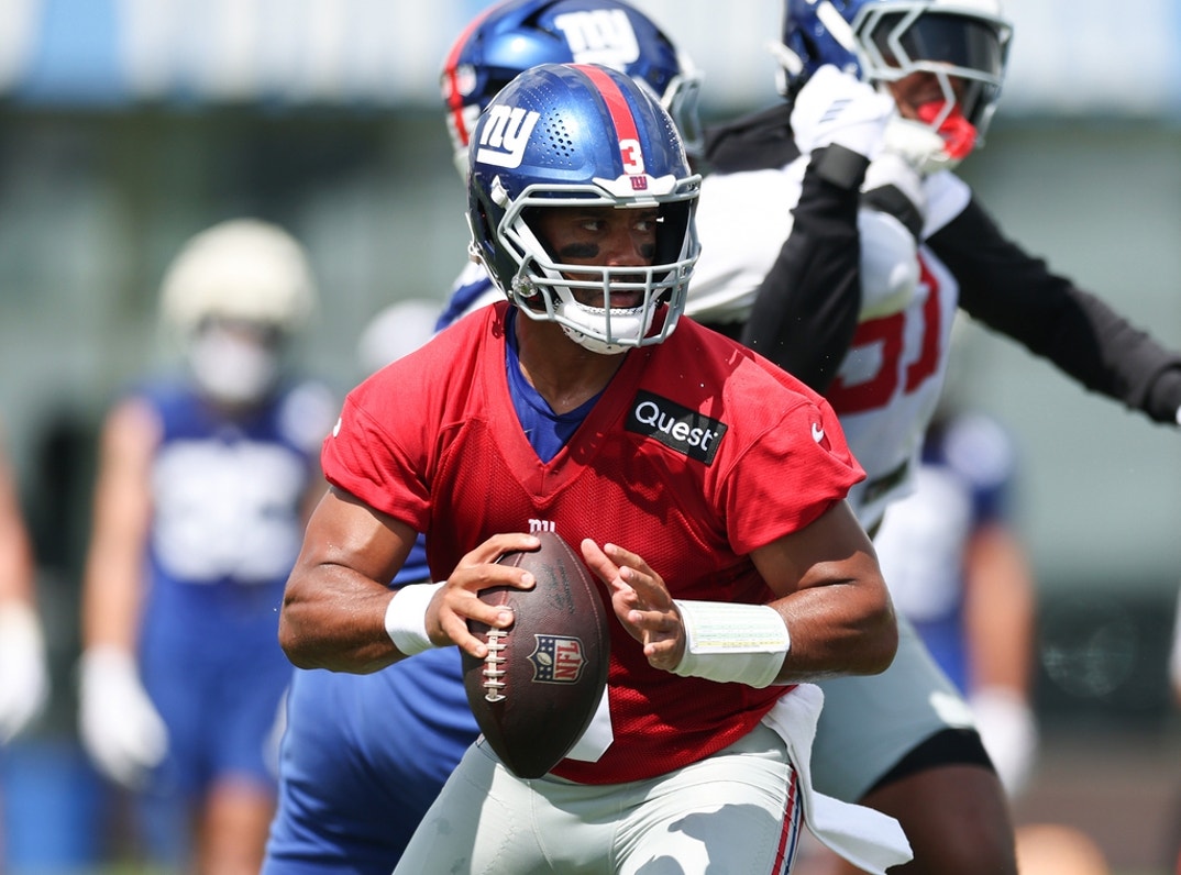 Russell Wilson On The Field 4