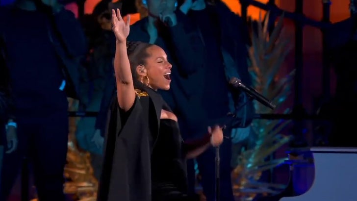 Alicia Keys, Swizz Beatz'den 400.000 Dolarlık Mısır Temalı Kolye Aldı