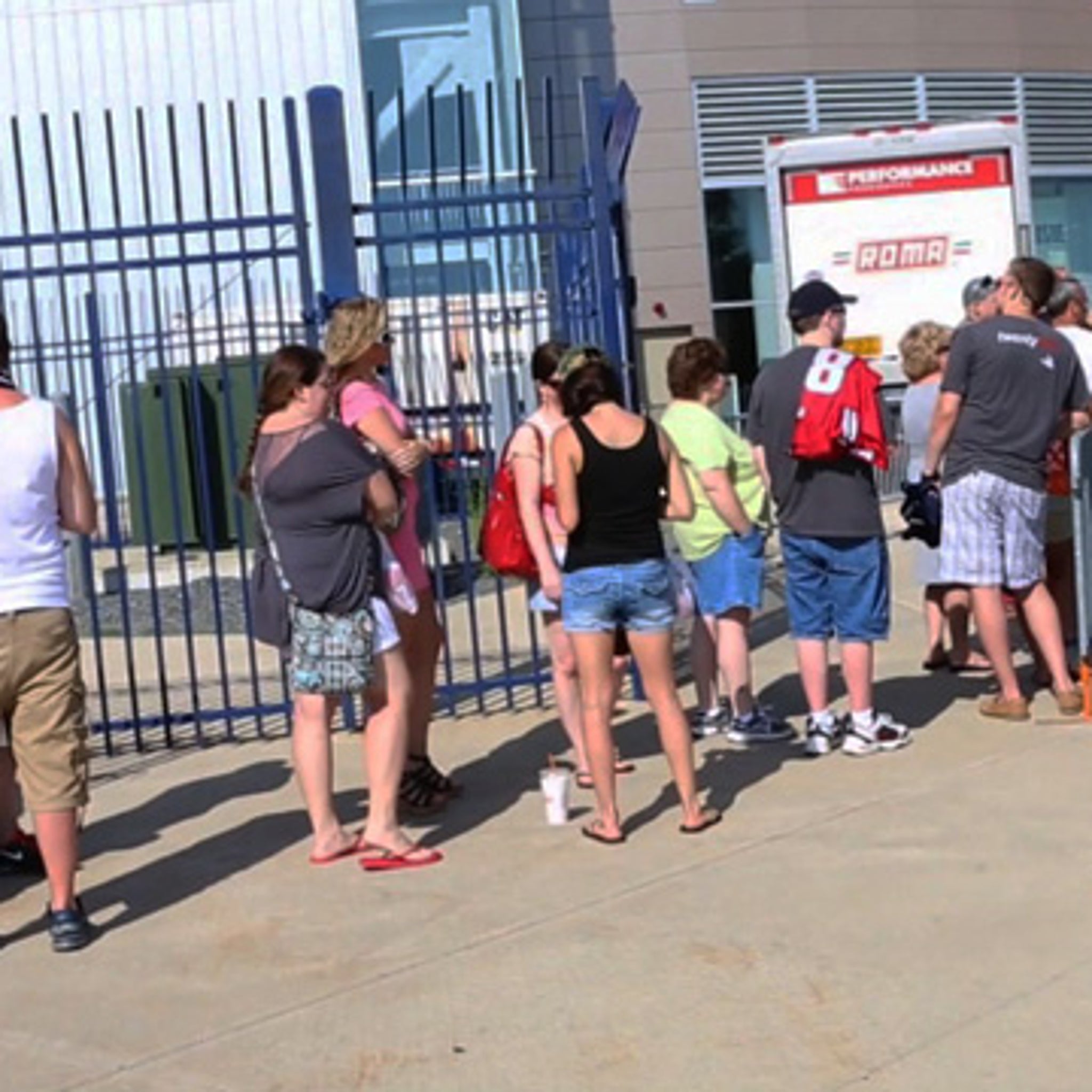 Patriots fans rush to swap Aaron Hernandez jerseys