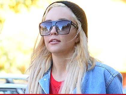 1107-amanda-bynes-bartender-tmz-01