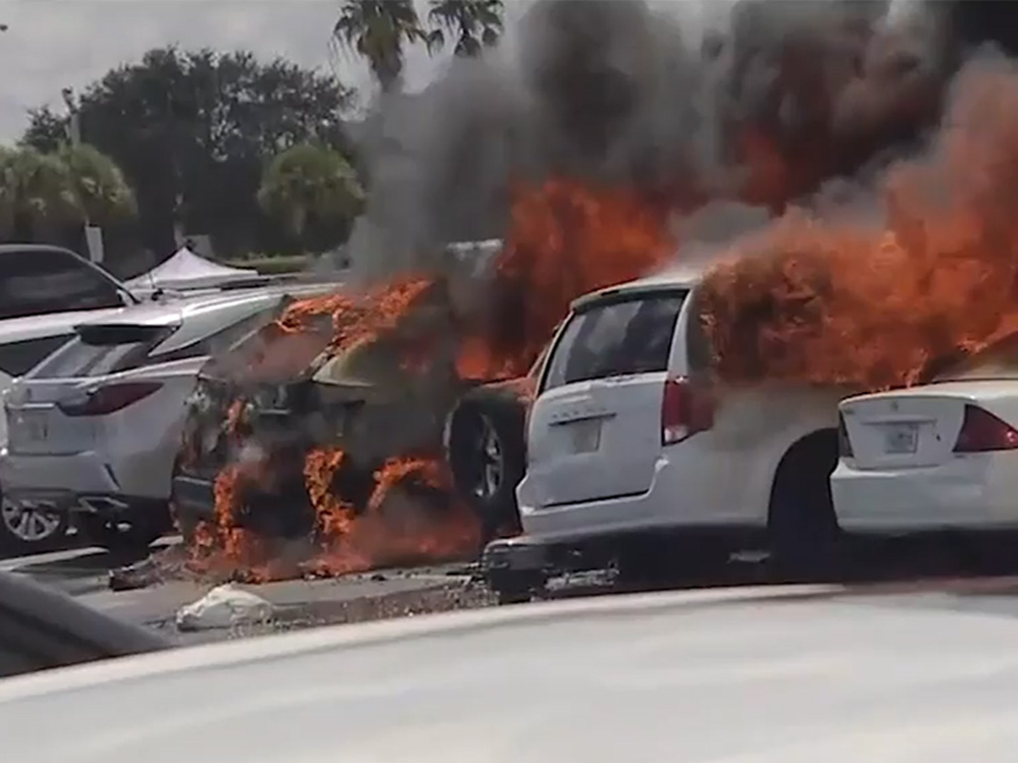 Cars destroyed by fire in Hard Rock Stadium parking lot during  Patriots-Dolphins game - The Boston Globe