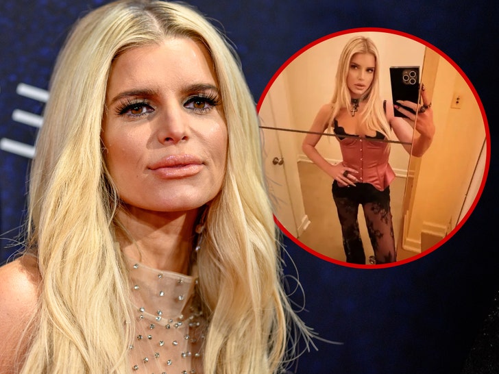 Jessica Simpson sfoggia il suo corpo snello con un top sexy ispirato al sadomaso