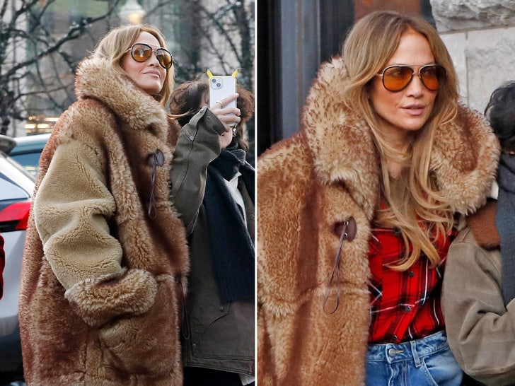 Jennifer Lopez with Family in Aspen, Colorado