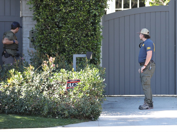 police outside ben afflecks home x17 1