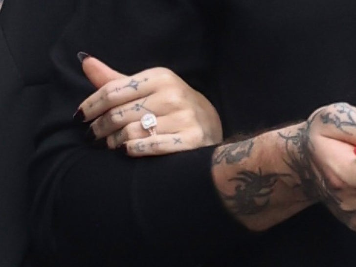 1029-Dove-Cameron-and-Maneskin-Frontman-Ring-SUB-2