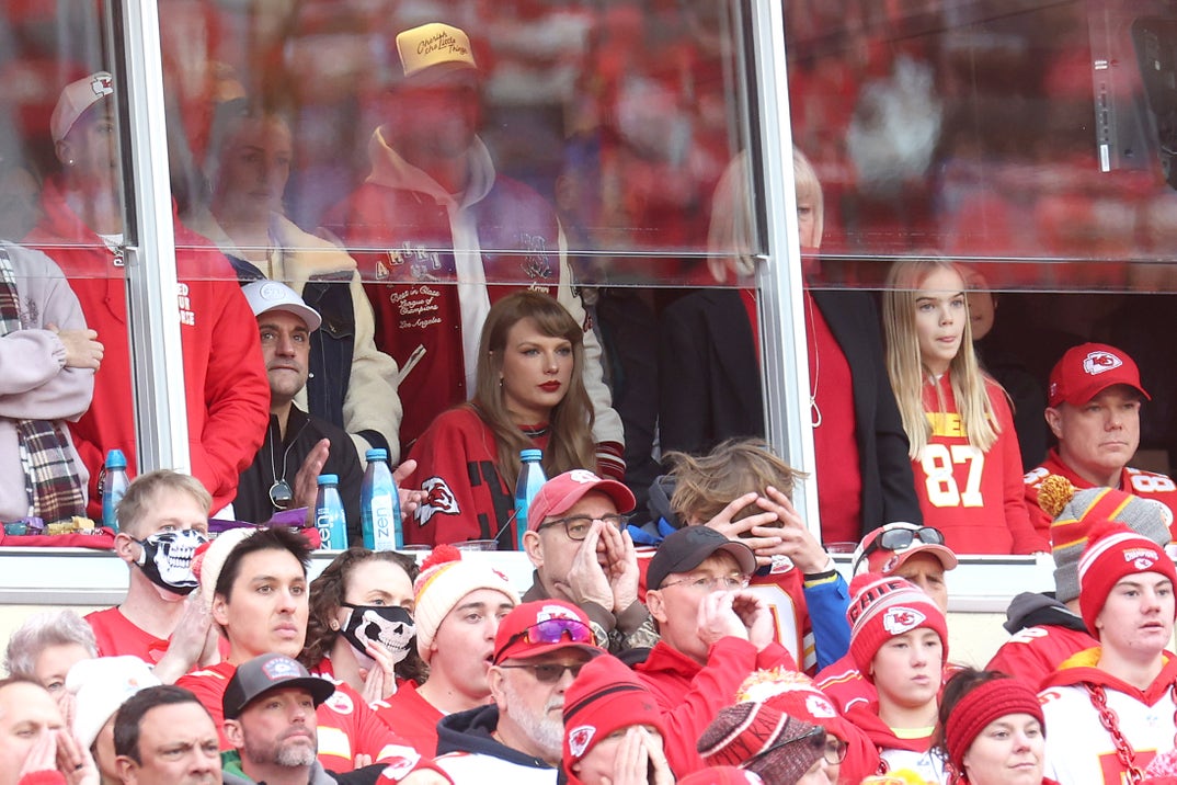 Taylor Swift at Chiefs vs. Bills4