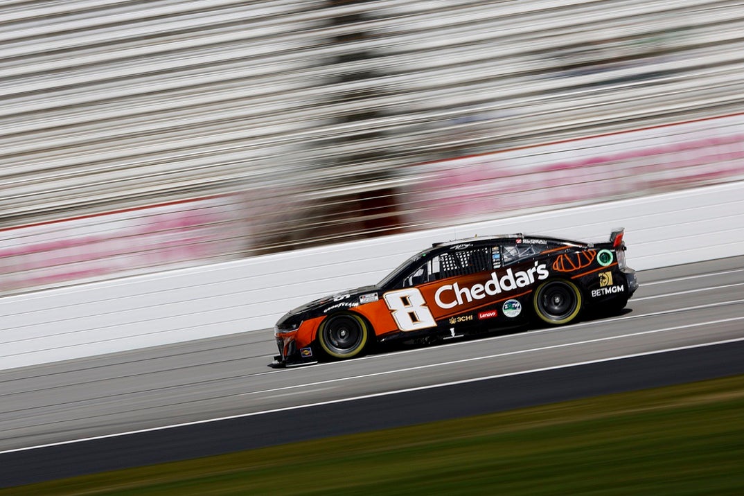 kyle busch on the track Photos6