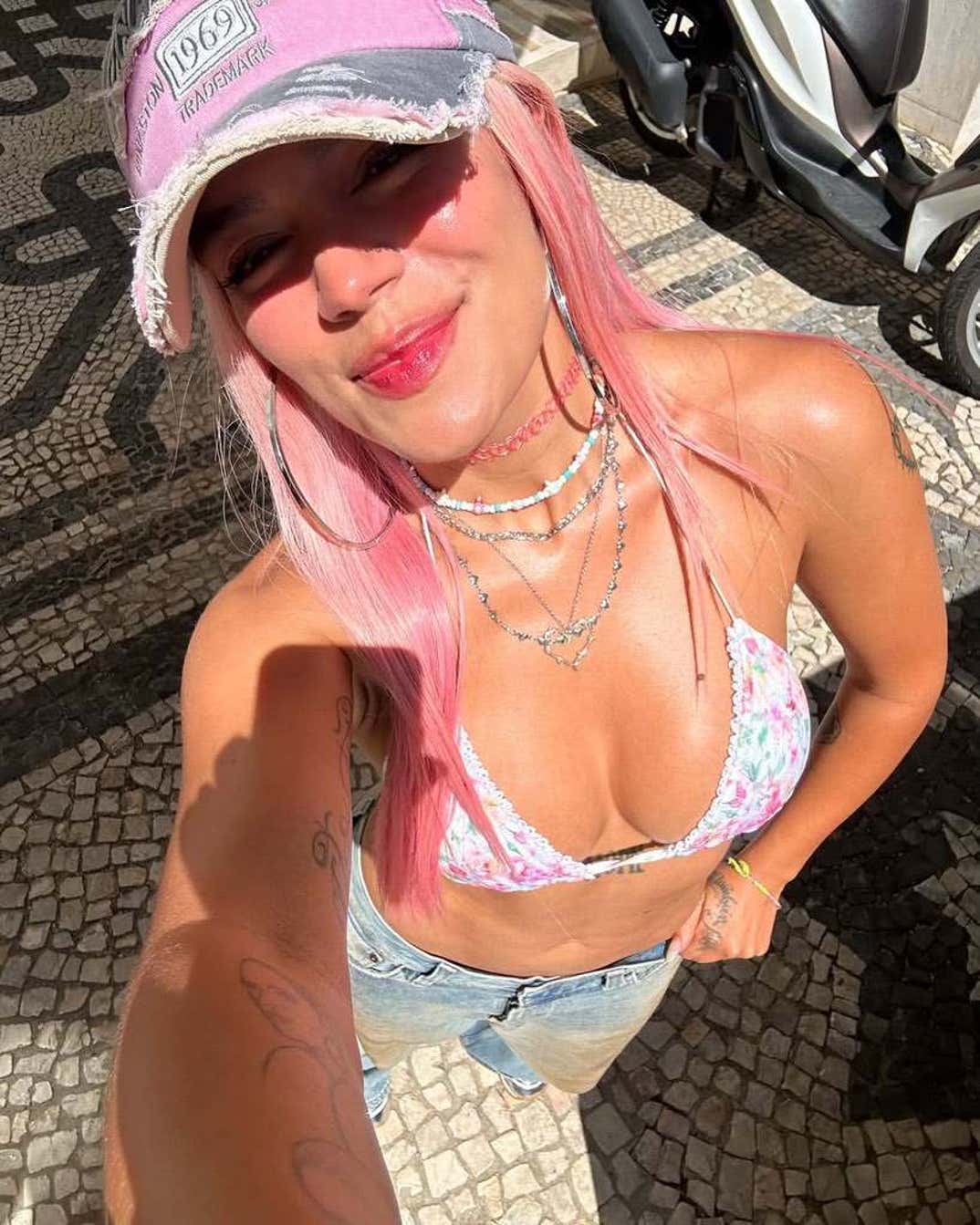 Karol G Hot Shots 12