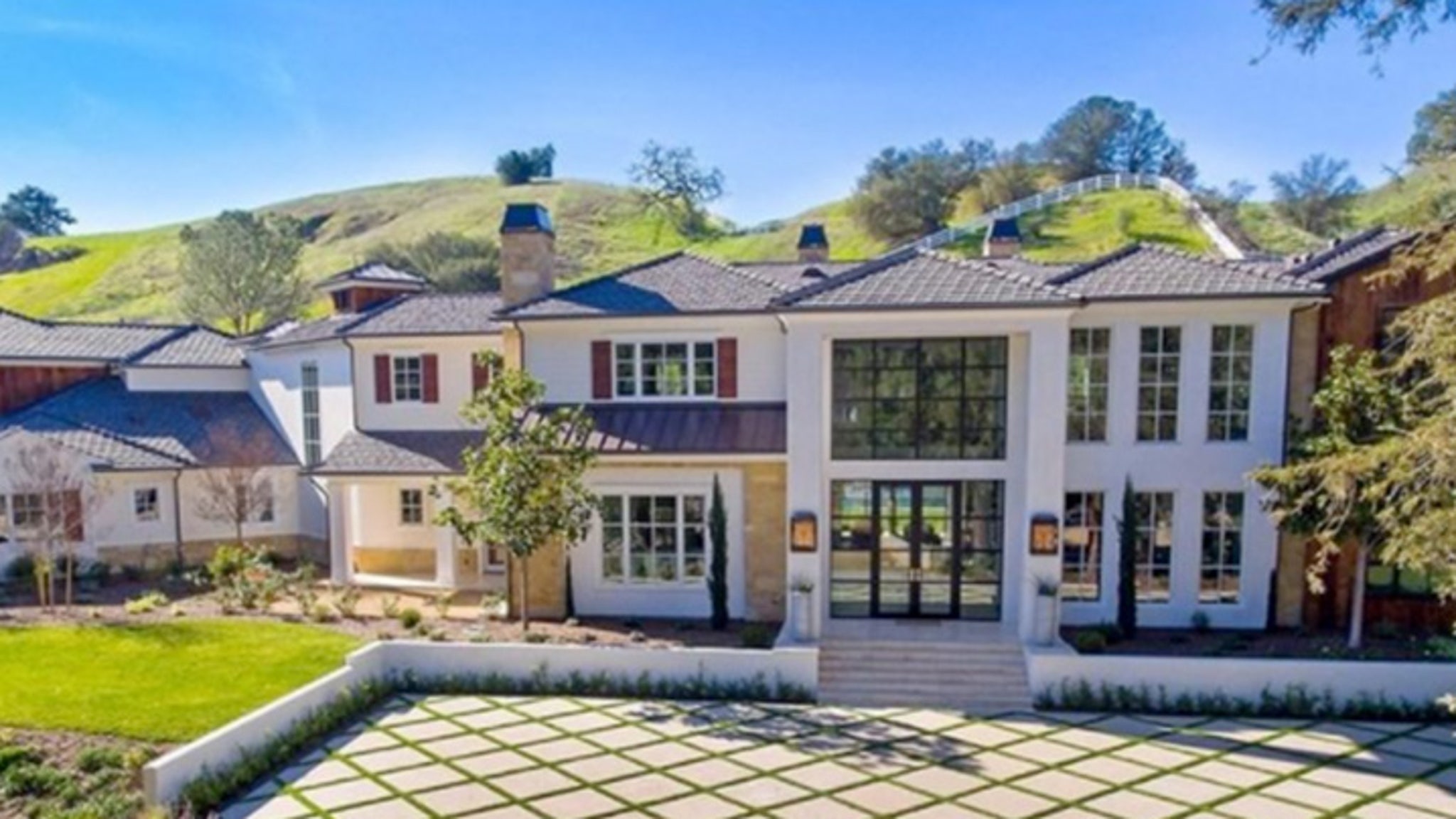 the-weeknd-drops-20-million-on-hidden-hills-mega-mansion