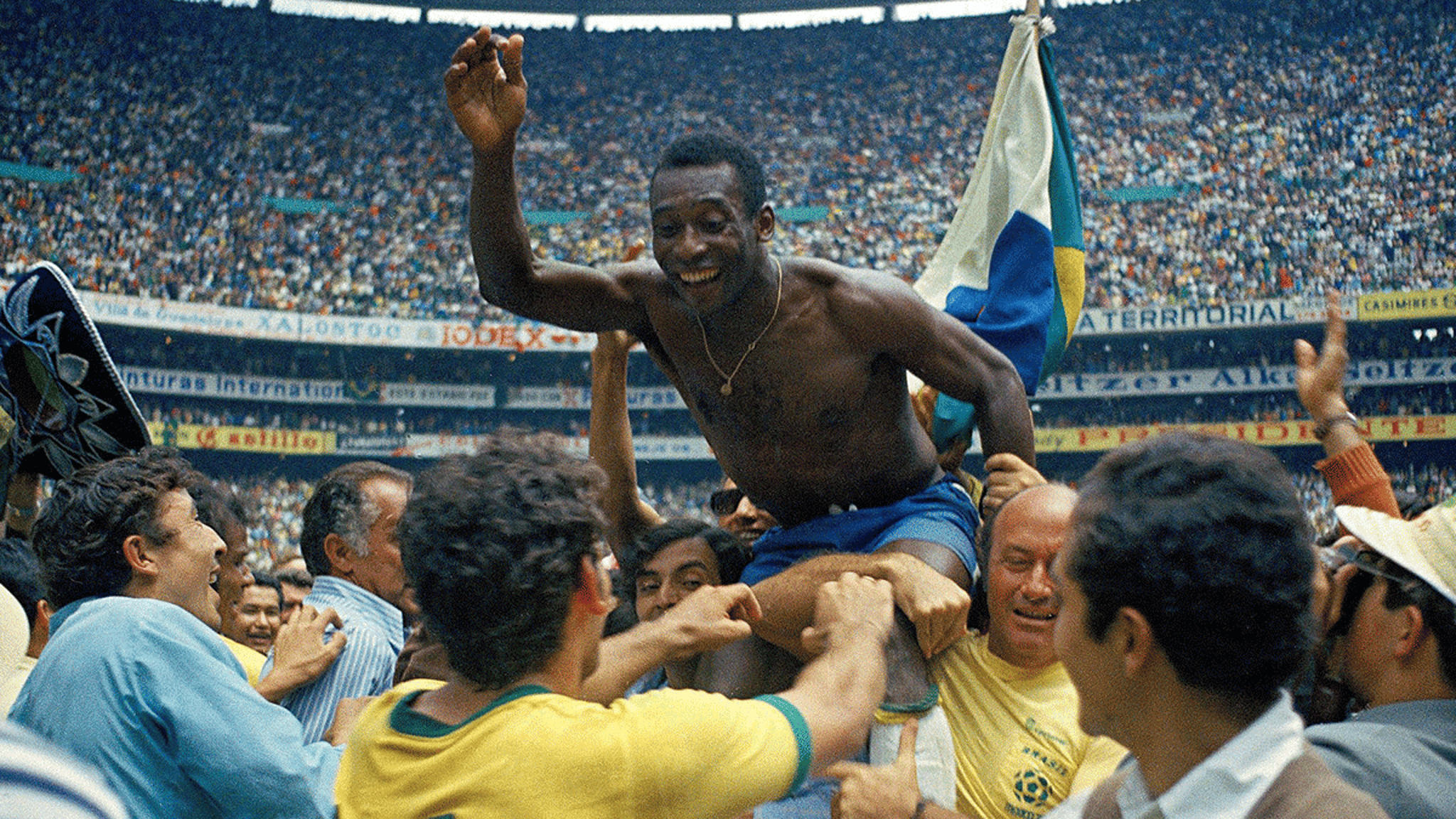 Pele paid $120,000 to tie shoes at World Cup, sparking feud between Puma and Adidas