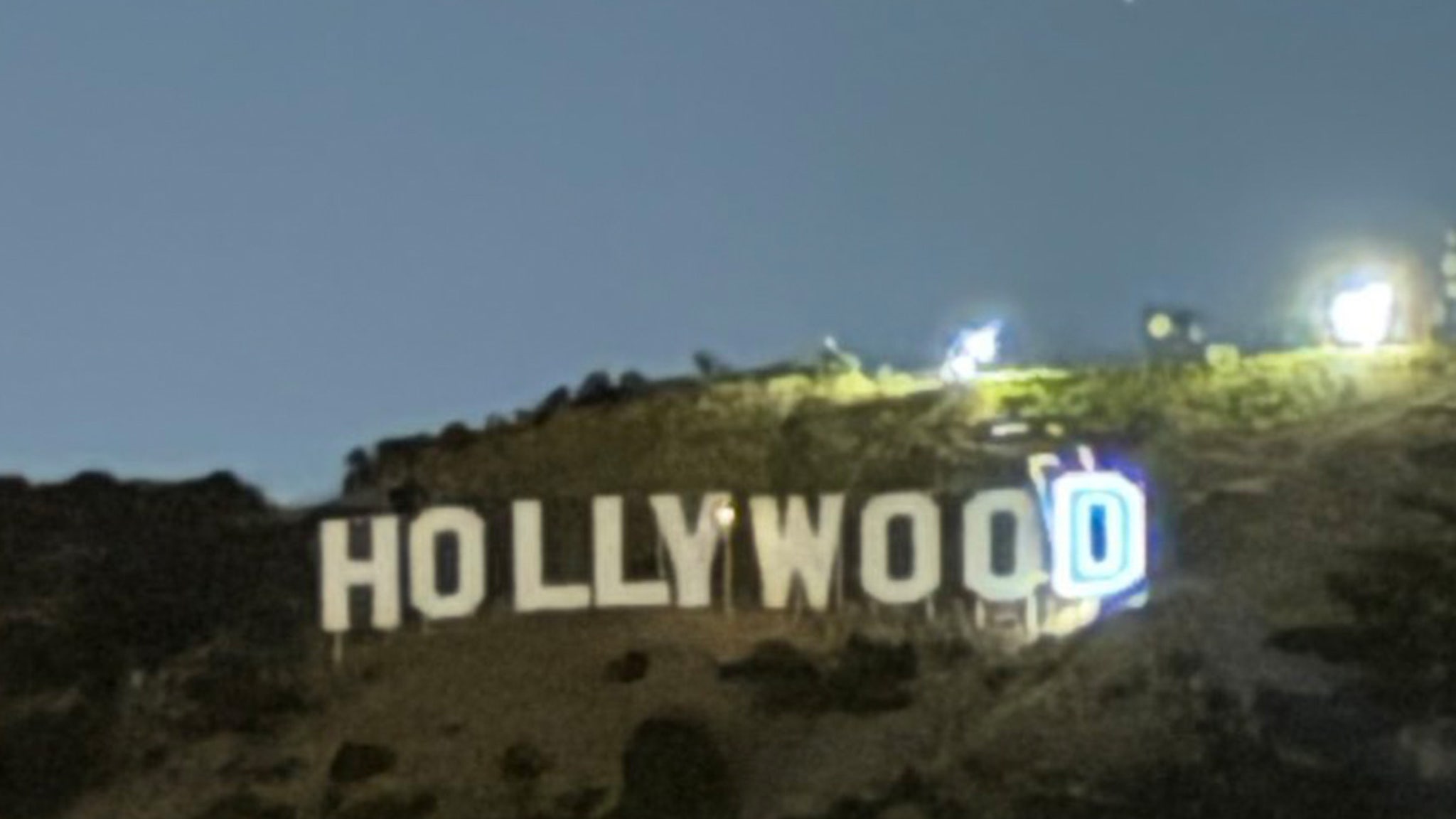 Is The Hollywood Sign Lit Up At Night