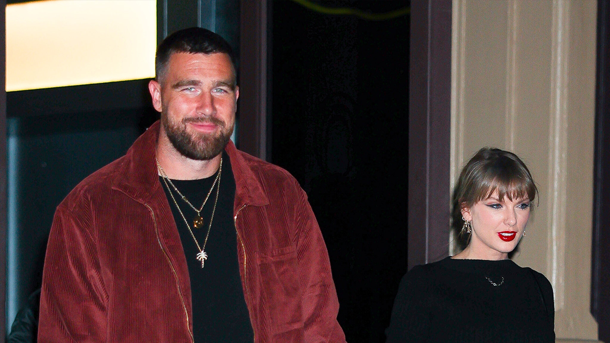 Taylor Swift & Travis Kelce Hold Hands on Second NYC Date Night In A Row Taylor Swift & Travis Kelce Hold Hands on Second NYC Date Night In A Row
