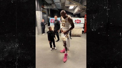 lebron-signs-jersey-kal-12-08-2025