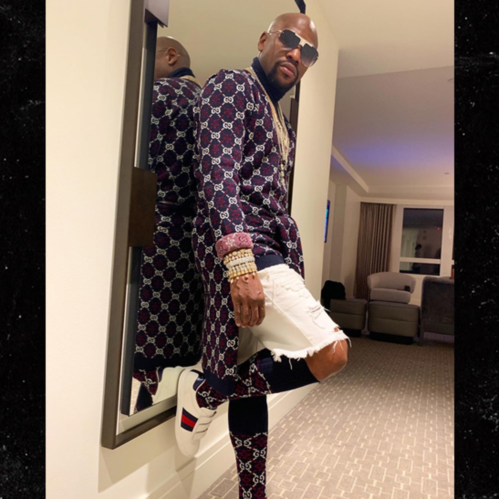 Floyd Mayweather Rocks Head-To-Toe Gucci But Disables Comments