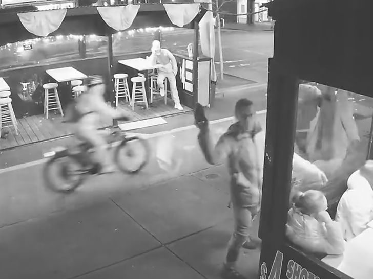 449658b707ca4ce09c1574f37d7ef0fc_md Man Throws Brick Into Window At NYC Gay Bar, Video Shows