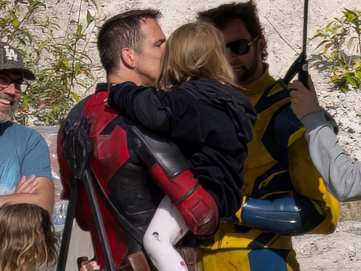 0712-Ryan-Holding-Daughter-On-Deadpool-3-Set