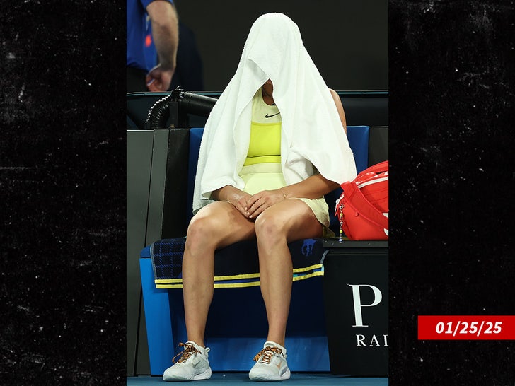 Aryna Sabalenka towel getty sub swipe