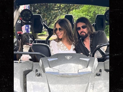 Elizabeth-Hurley-Billy-Ray-Cyrus-ig-2