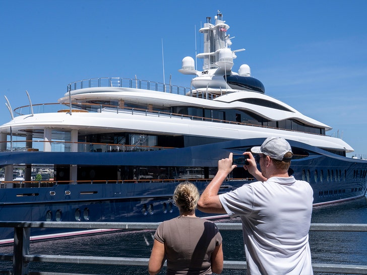 Mark Zuckerberg's Superyacht Launchpad splash news 2
