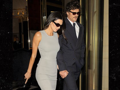 0821-Kendall-Jenner-Jacob-Elordi-Dinner-London-PRIMARY