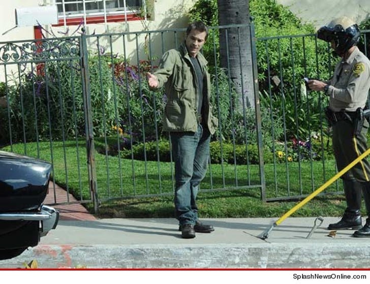 Halle Berry's Fiance Olivier Martinez -- Pulled Over by Cops :: 0213-olivia-martinez-3