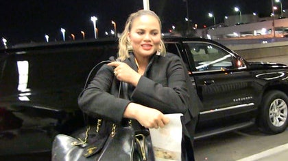 022518_chrissy_tiegen_kal