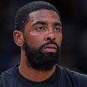 Kyrie Irving finalmente se disculpa, pero los fanáticos cuestionan su sinceridad