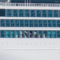 Büyük 'Haydut Dalga' Yolcu Gemisi Penceresine Çarptıktan Sonra 1 Ölü, 4 Yaralı
