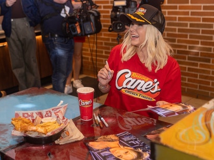 Ariana Madix Raising Canes Drive Thru photos 2 1