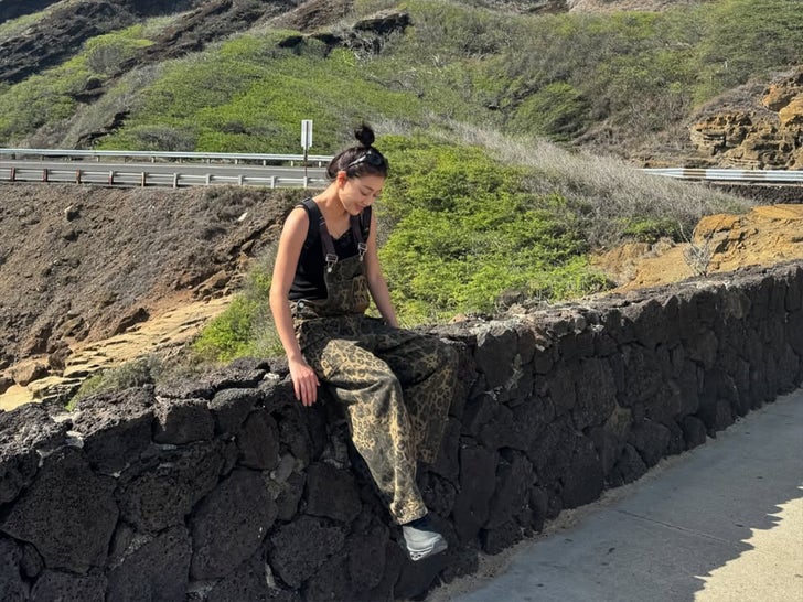 South Korean Singer Jihyo Visits Hawaii for Fun Vacation