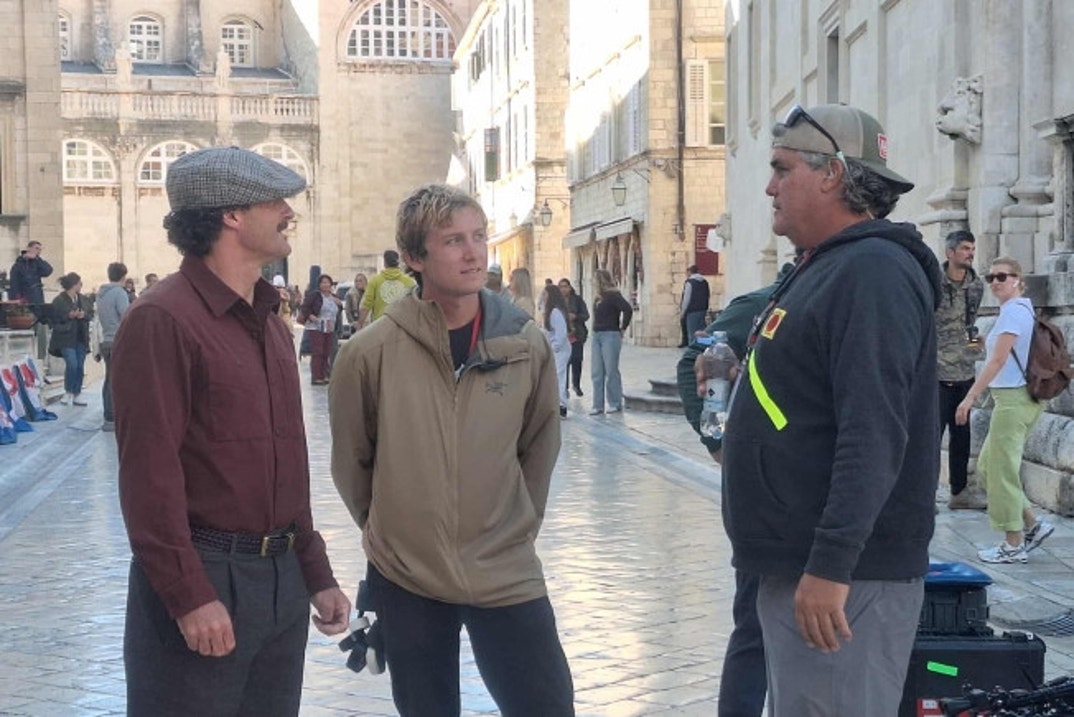 On Set of Outer Banks 8