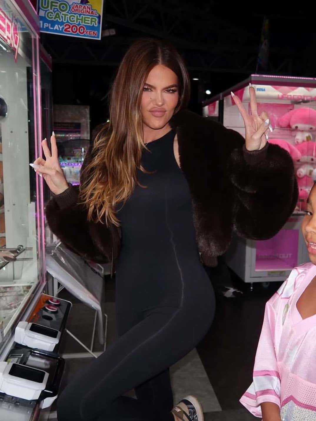 Kim Khloe Kardashian Fam Tokyo Trip 18