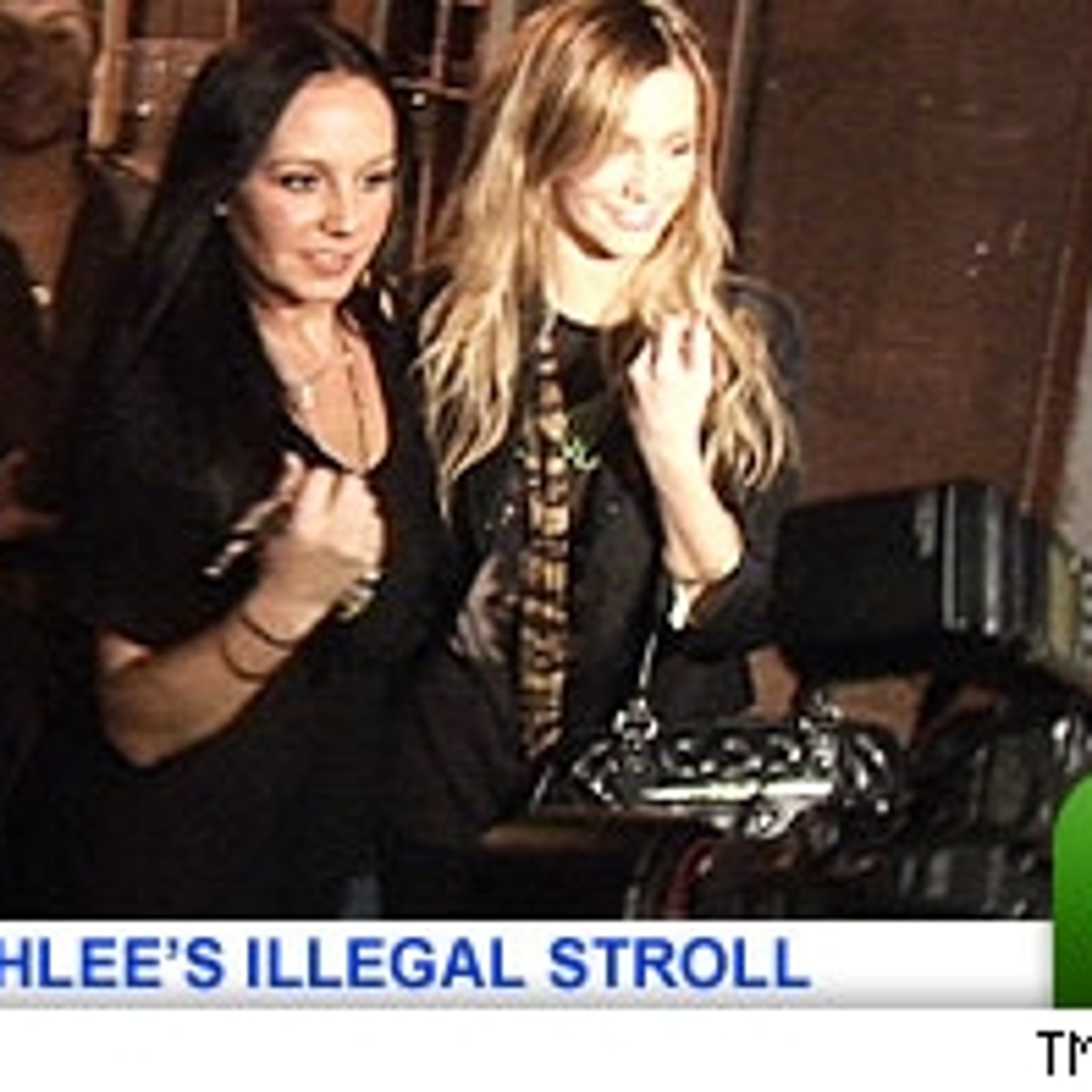 Ashlee Simpson Blowjob - Ashlee: She Walks! She Talks! She Breaks the Law!