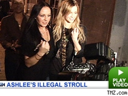 Ashlee Simpson: Click to watch