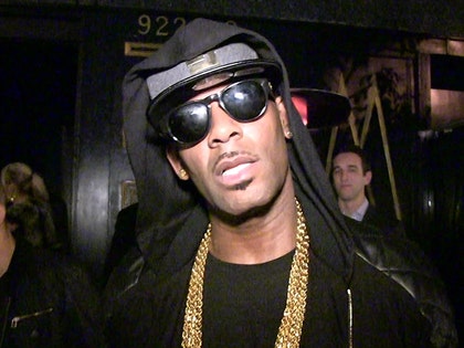 0508-r-kelly-tmz-01