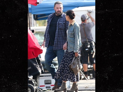 1023-ben-affleck-backgrid-02