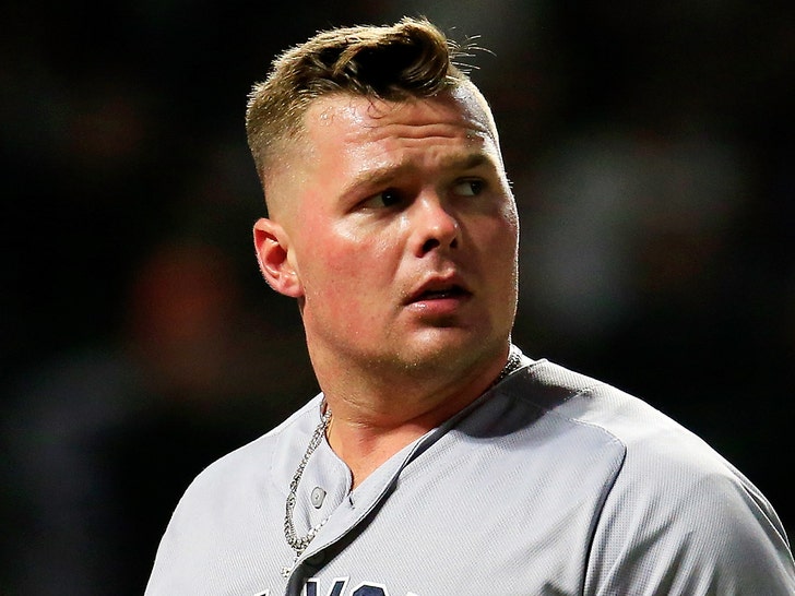Yankees' Luke Voit Takes 91 MPH Baseball to the Face, Stays in Game