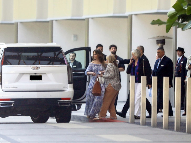 ben affleck and jennifer lopez and family x17