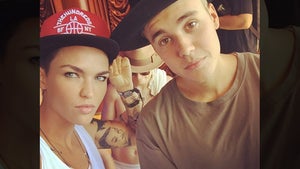 Justin Bieber & Ruby Rose -- Mirror has Two Faces ... Or Maybe Just One (PHOTO)