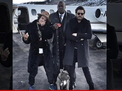 0115-scott-disick-dog-plane-MAIN-INSTAGRAM-01