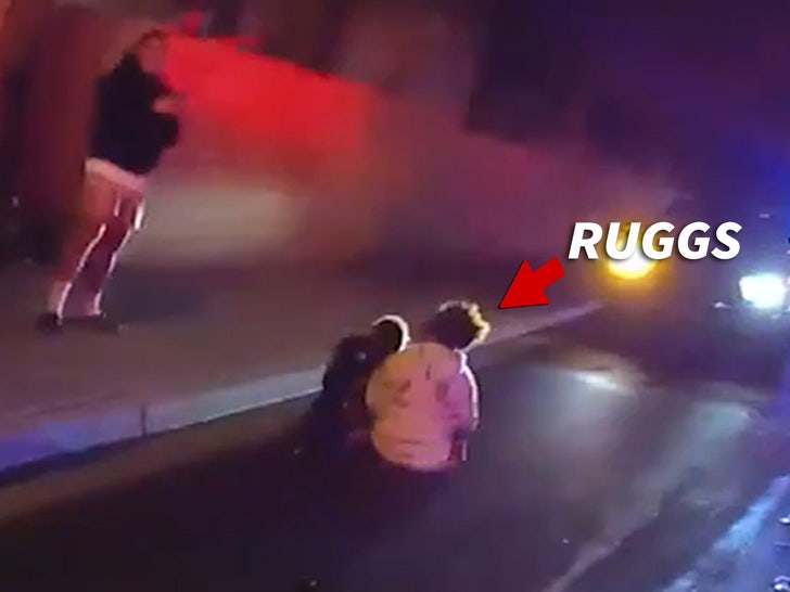 Henry Ruggs DUI Çarpışma Polisi Videosu Adamın Polislere NFL Yıldızına Yardım Etmek İçin Yalvardığını Gösteriyor
