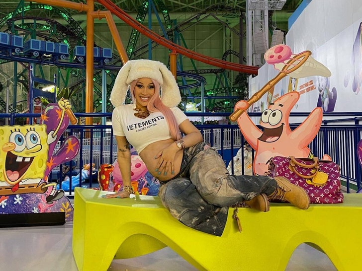 cardi b offset and the family at the waterpark