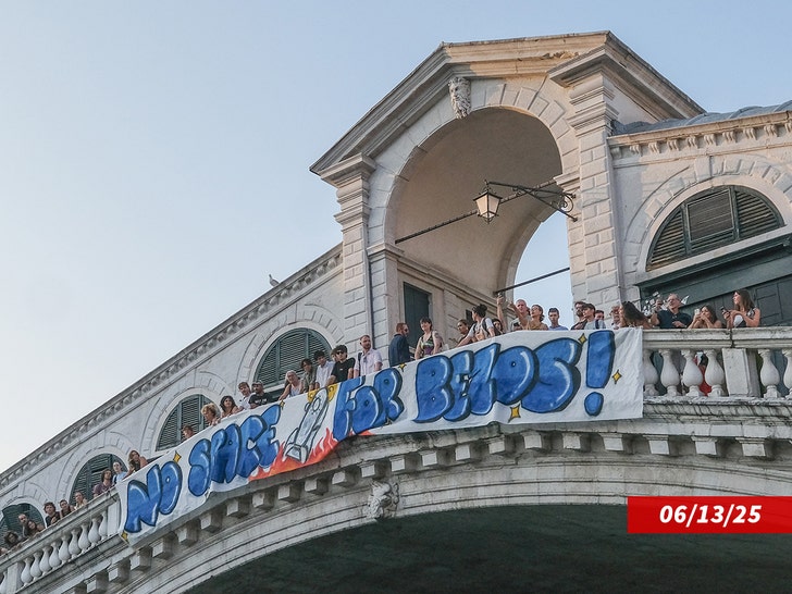 Jeff-Beverages-Protest-Sub-Muit-1
