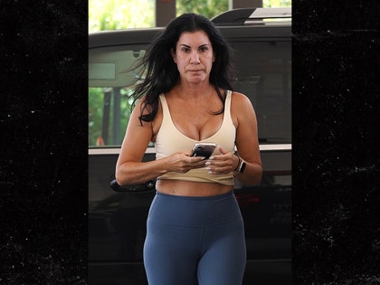 Heather-Clem-backgrid-1