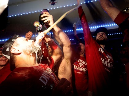 0916-Philadelphia-Phillies-CElebrate-NL-East-Divison-Win-PRIMARY-2