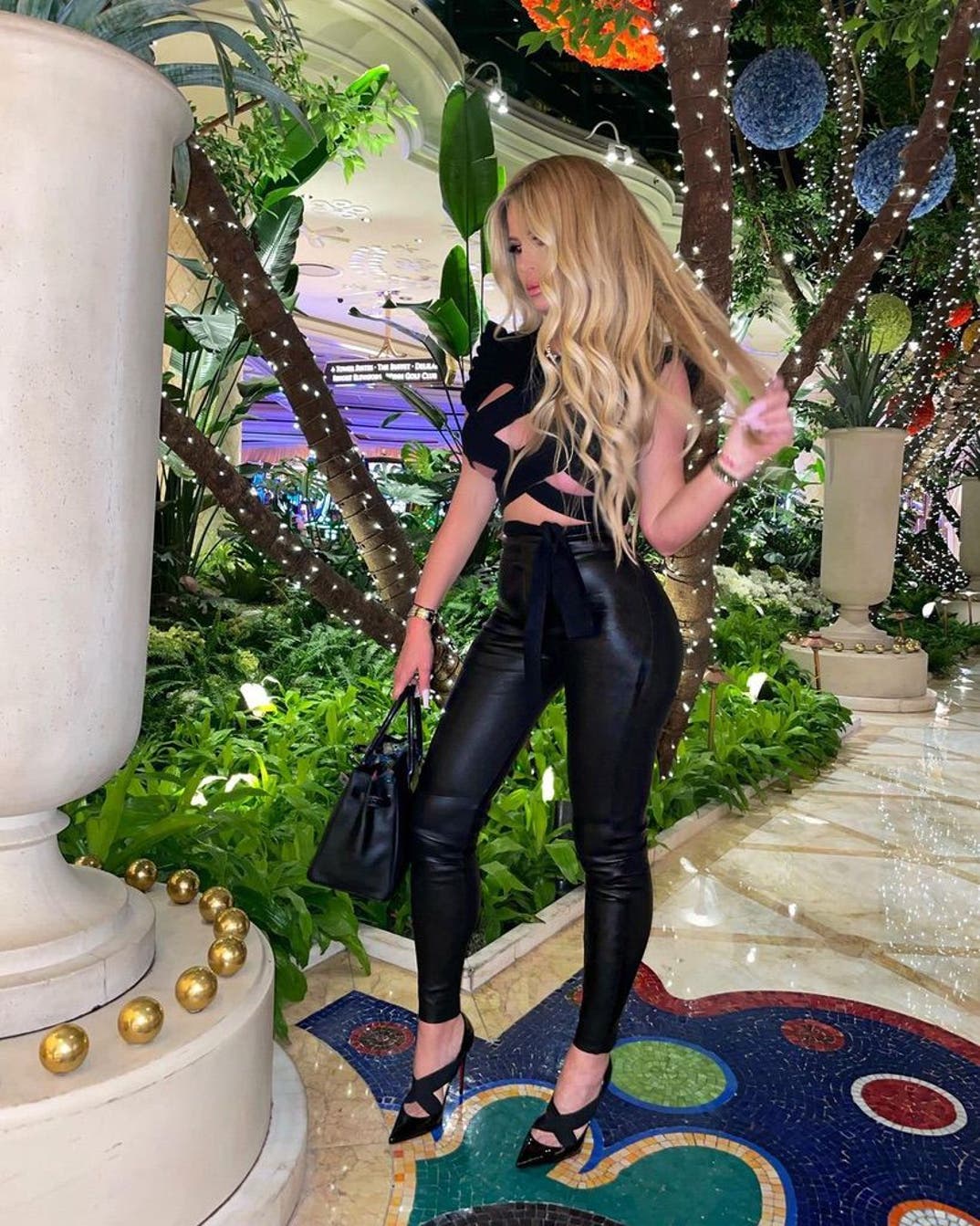 1027 Kim Zolciak Lavish Life Pics 0