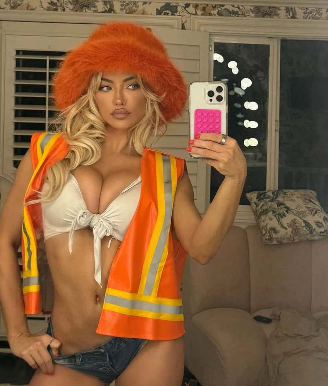 1210 Lindsey Pelas Hot Shots 10
